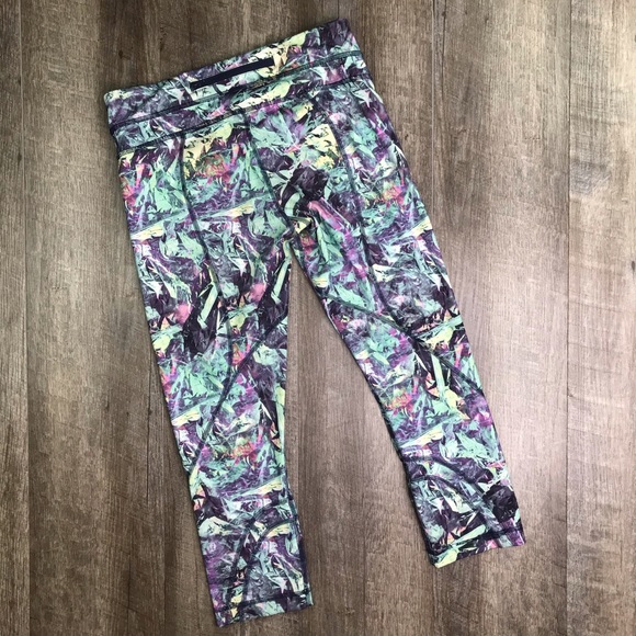 lululemon athletica Pants - lululemon Iridescent Luxtreme Inspire Crop Size 6